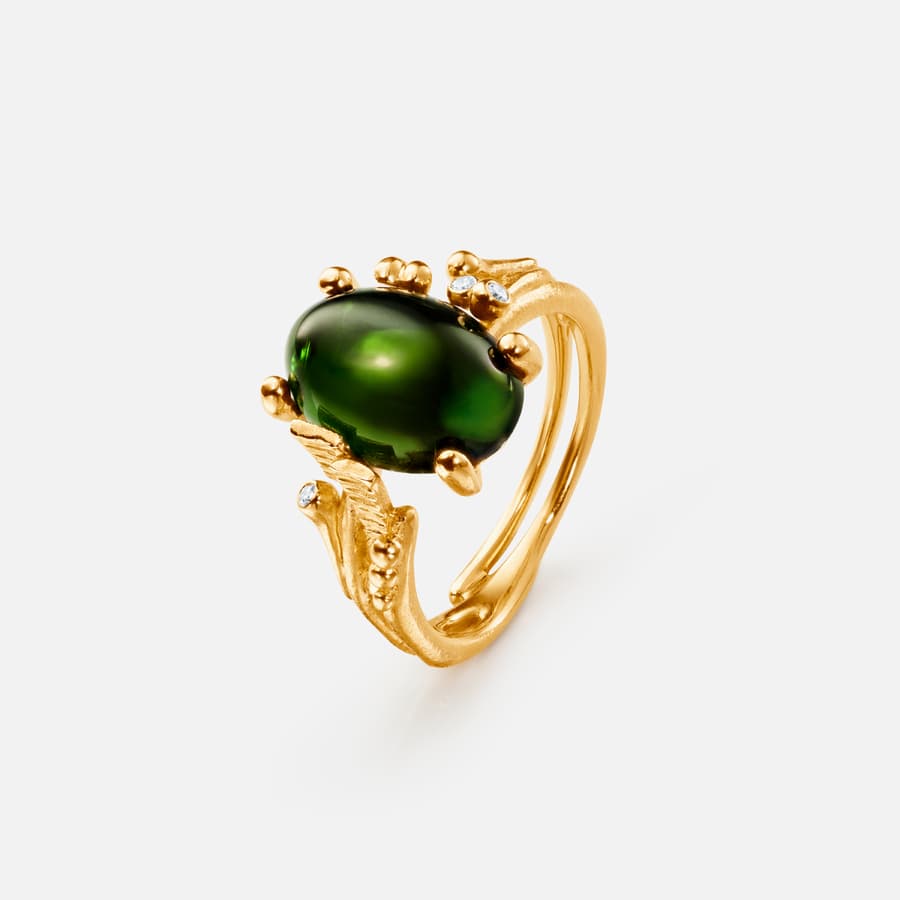 BoHo ring small in 18 karat gold, green tourmaline and diamonds | Ole Lynggaard Copenhagen