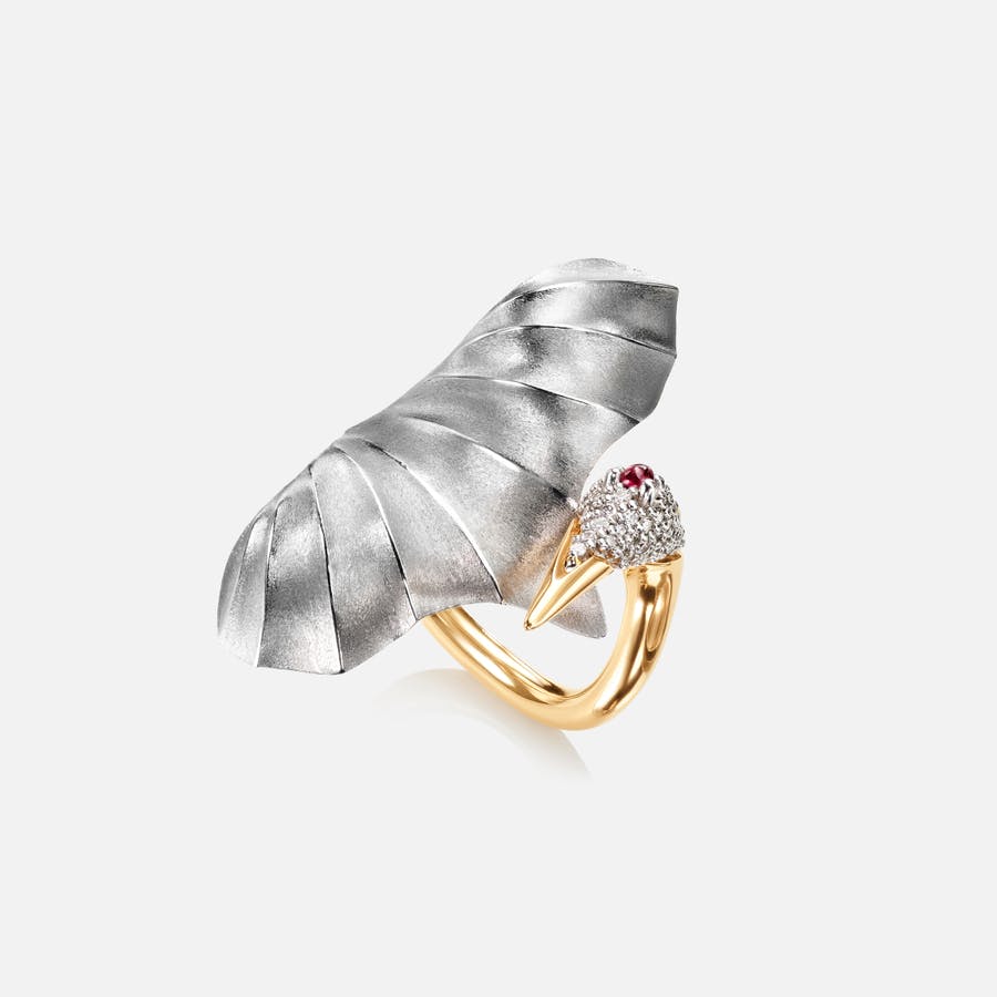 Cranes Ring Medium in 18 Karat Gold with Diamonds | Ole Lynggaard Copenhagen
