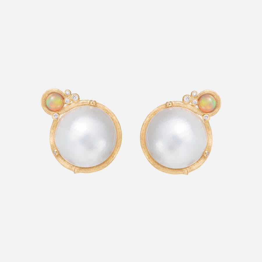 Boucles d'Oreilles Clip BoHo Perle de Mabe en Or avec Opale et Diamants  |  Ole Lynggaard Copenhagen