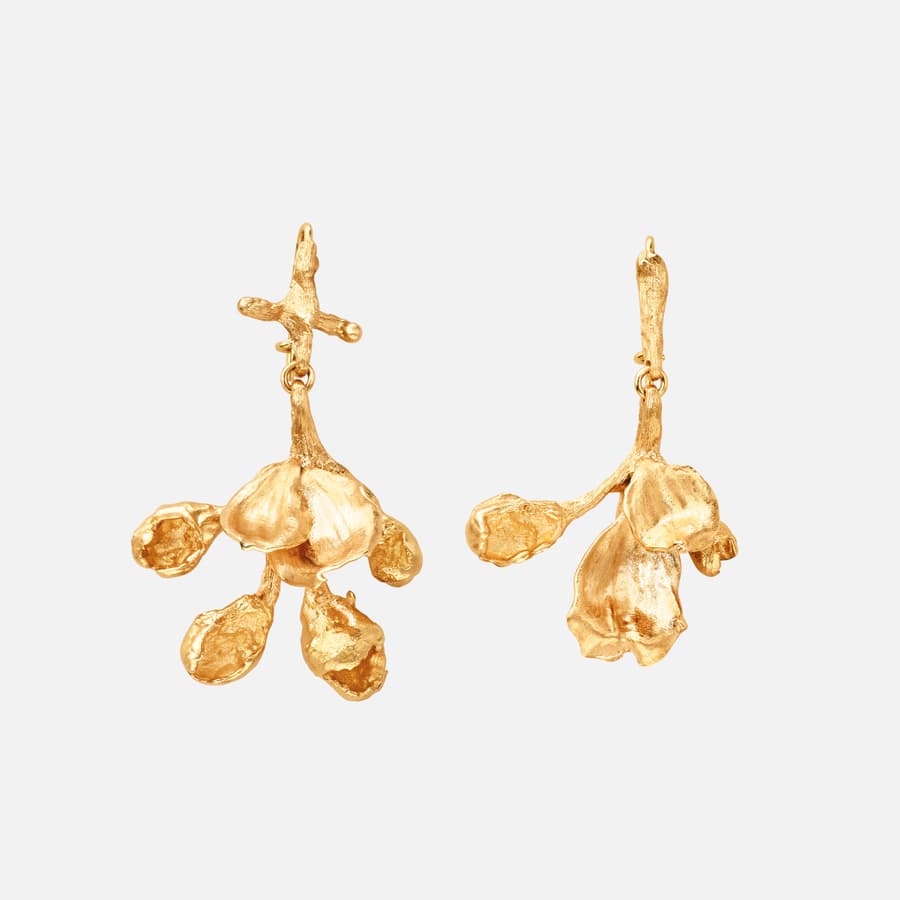 Wild Rose earring pendants in 18k gold | OLE LYNGGAARD	