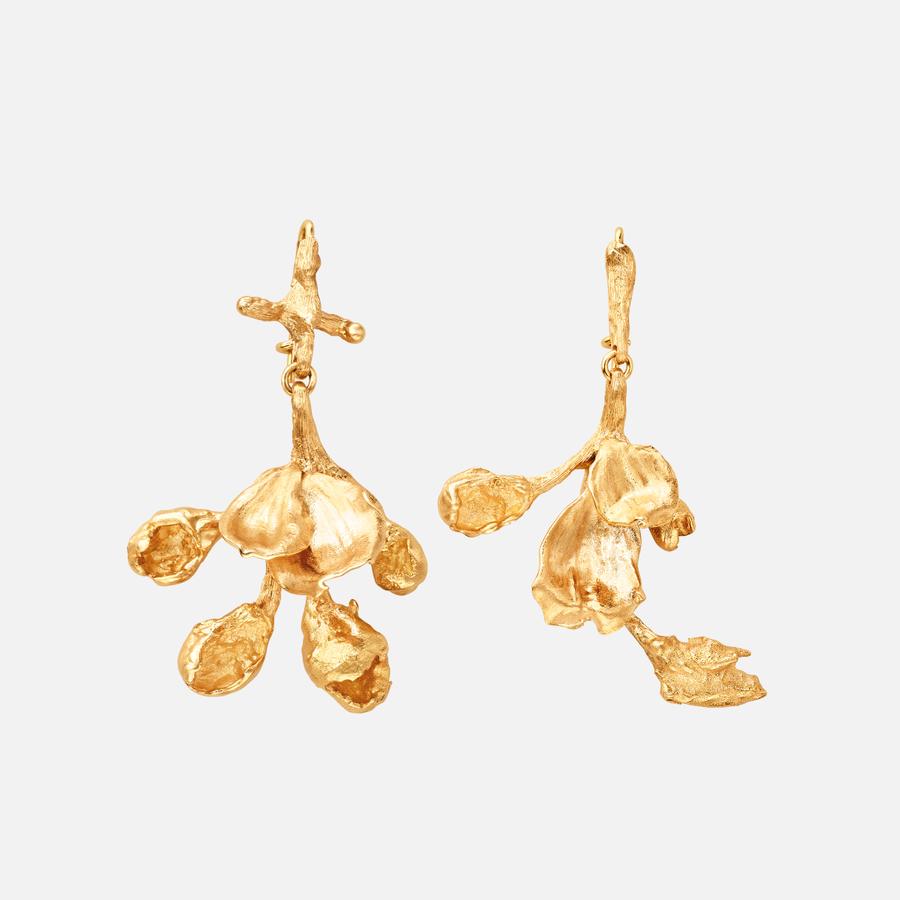 Wild Rose earring pendants in 18k gold | OLE LYNGGAARD COPENHAGEN	