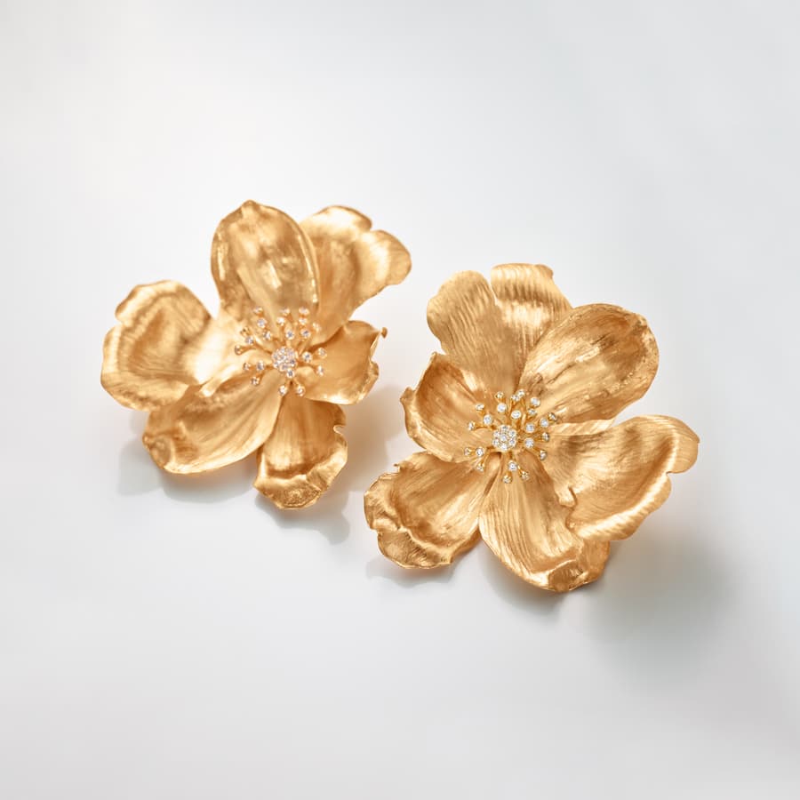 Wild Rose earclips in 18 karat gold with diamonds I Ole Lynggaard Copenhagen