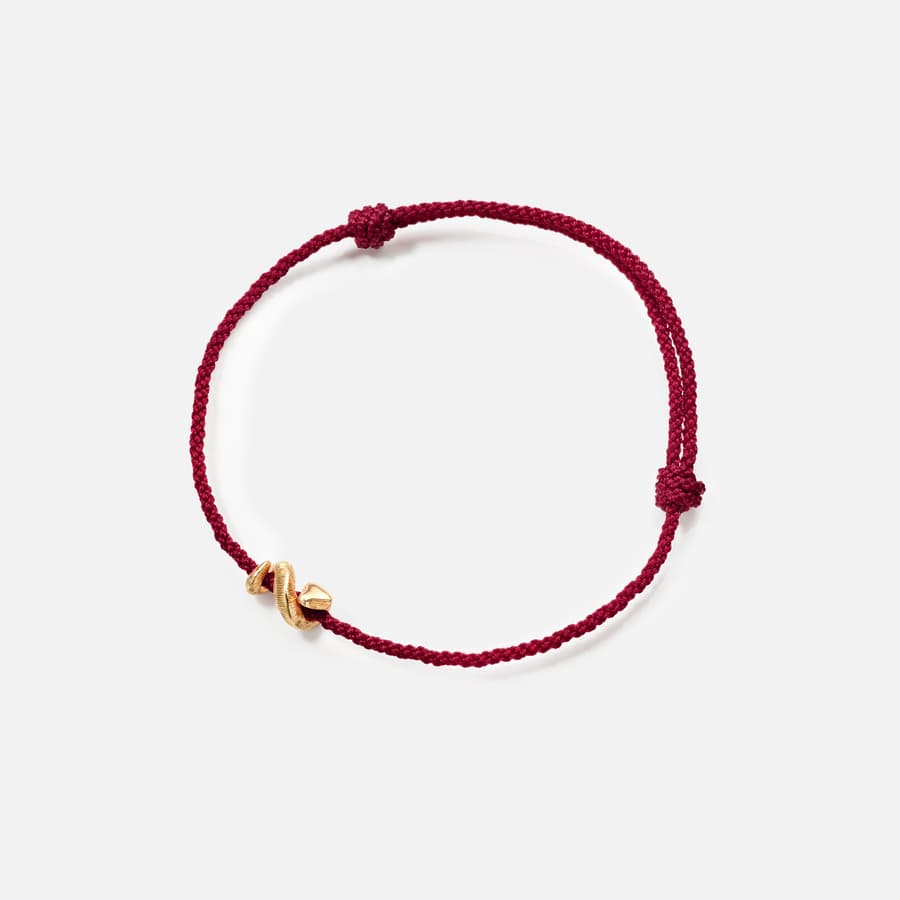 Snakes bracelet in 18 karat gold with a red cord I Ole Lynggaard Copenhagen