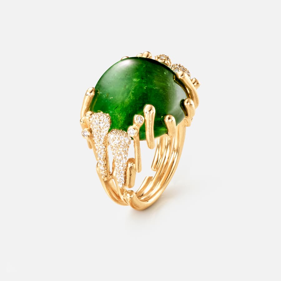 BoHo ring in yellow gold with a green tourmaline and pavé diamonds | Ole Lynggaard